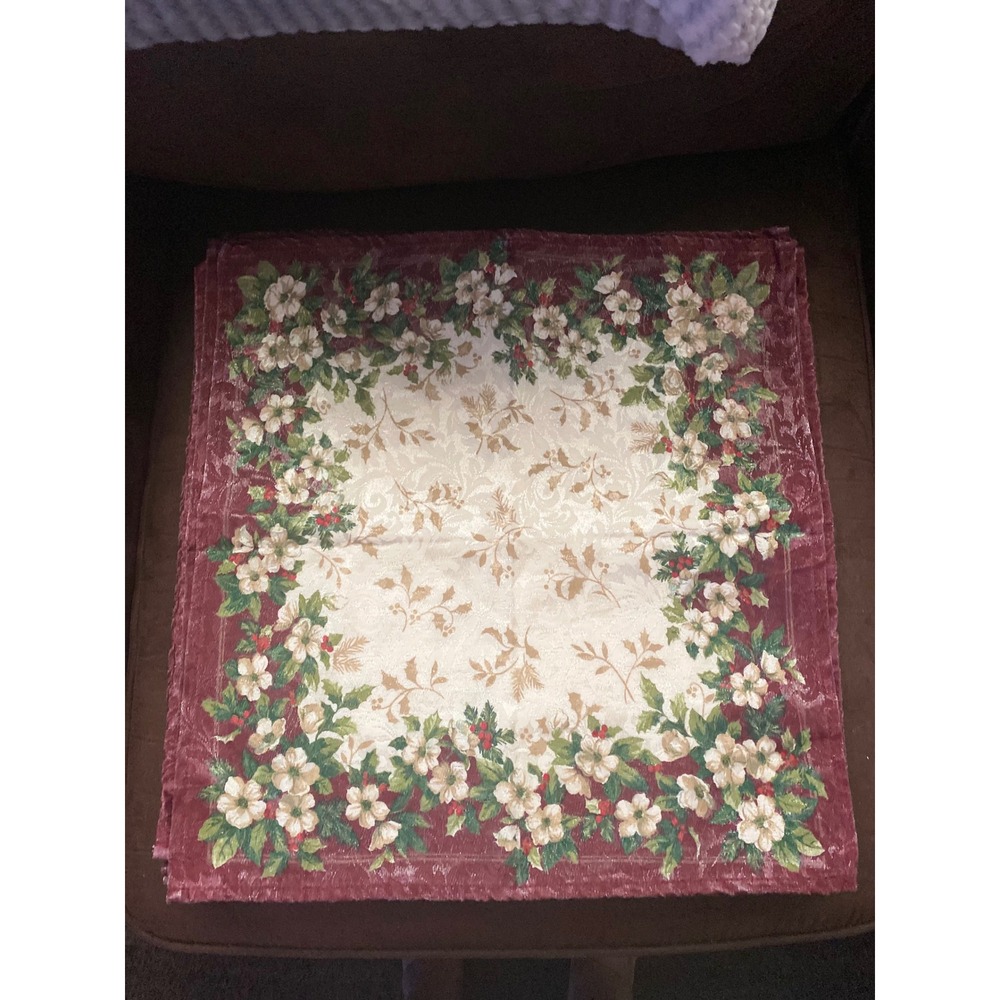 Floral Holiday Napkins Christmas Poinsettia Winter Decor 18 x 17 1/4"